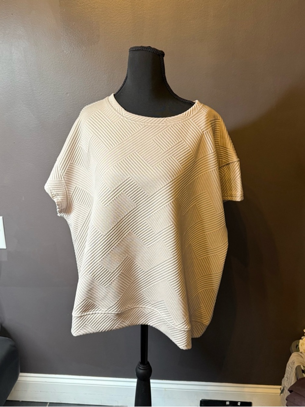 NWT Textured Short-Sleeve Knit Top in Cream
